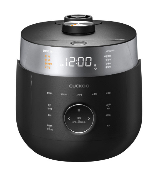 롯데백화점은 김치냉장고 브랜드 위니아 딤채의 3월 매출이 전년 동월 대비 63% 증가했다고 7일 밝혔다.  <롯데백화점 제공>